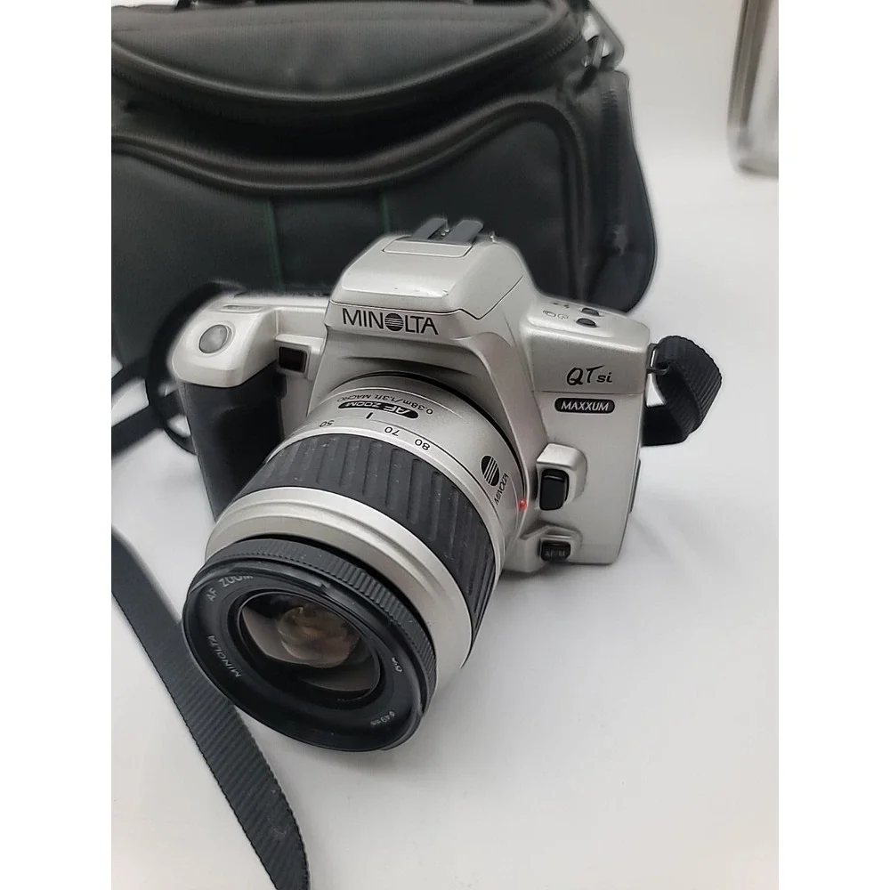 Minolta Maxxum QT Si 35mm Film + 35-80mm AF Zoom Lens (UNTESTED)